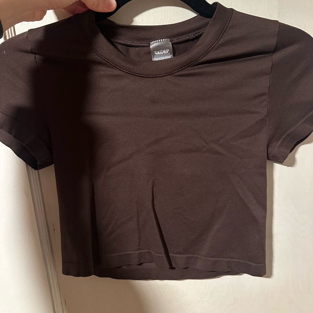 Aritzia Sunday Best Seamless Short Sleeve Crop Top - Brown